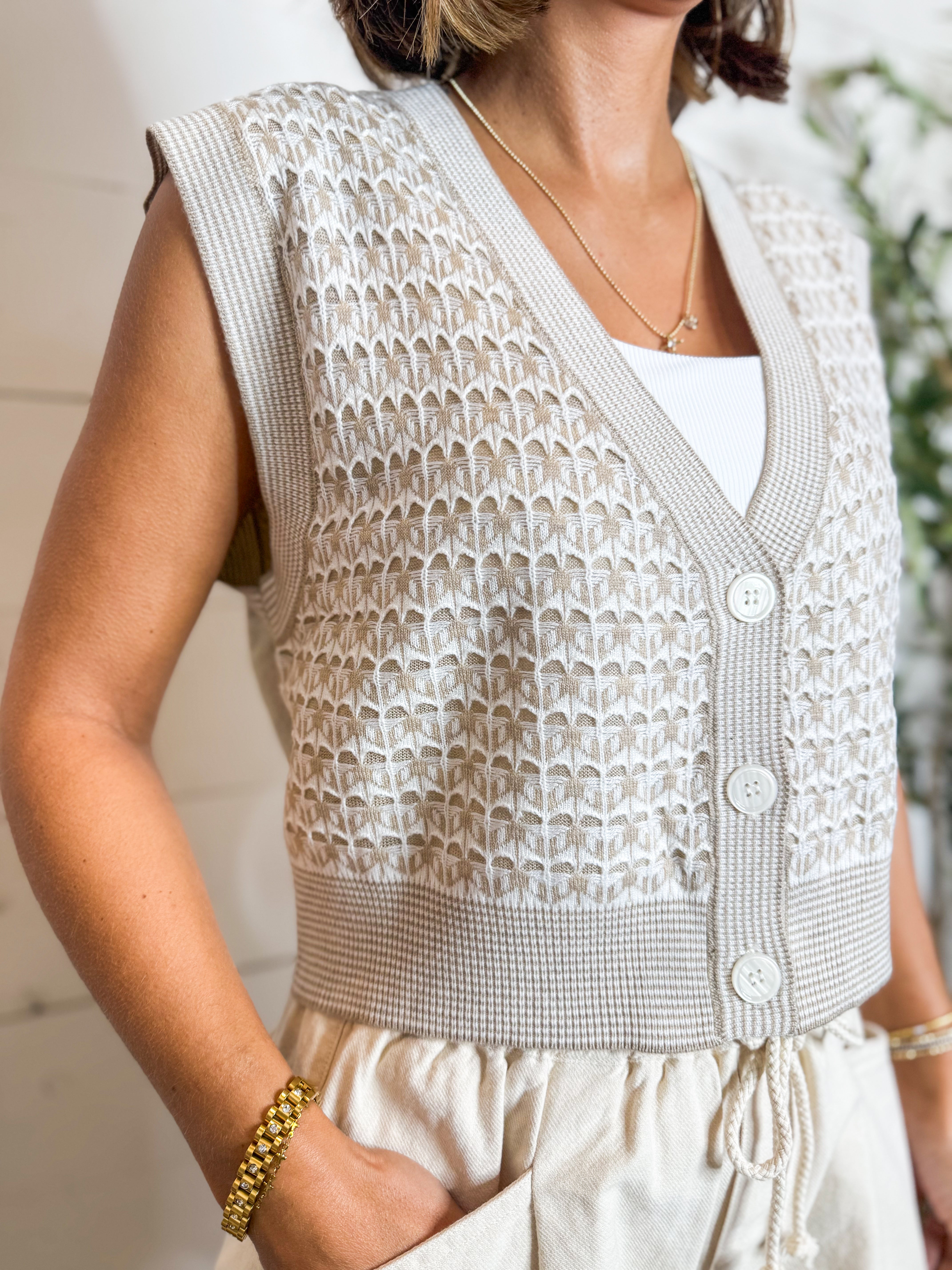 Knitted Cropped Vest With Rib Trim