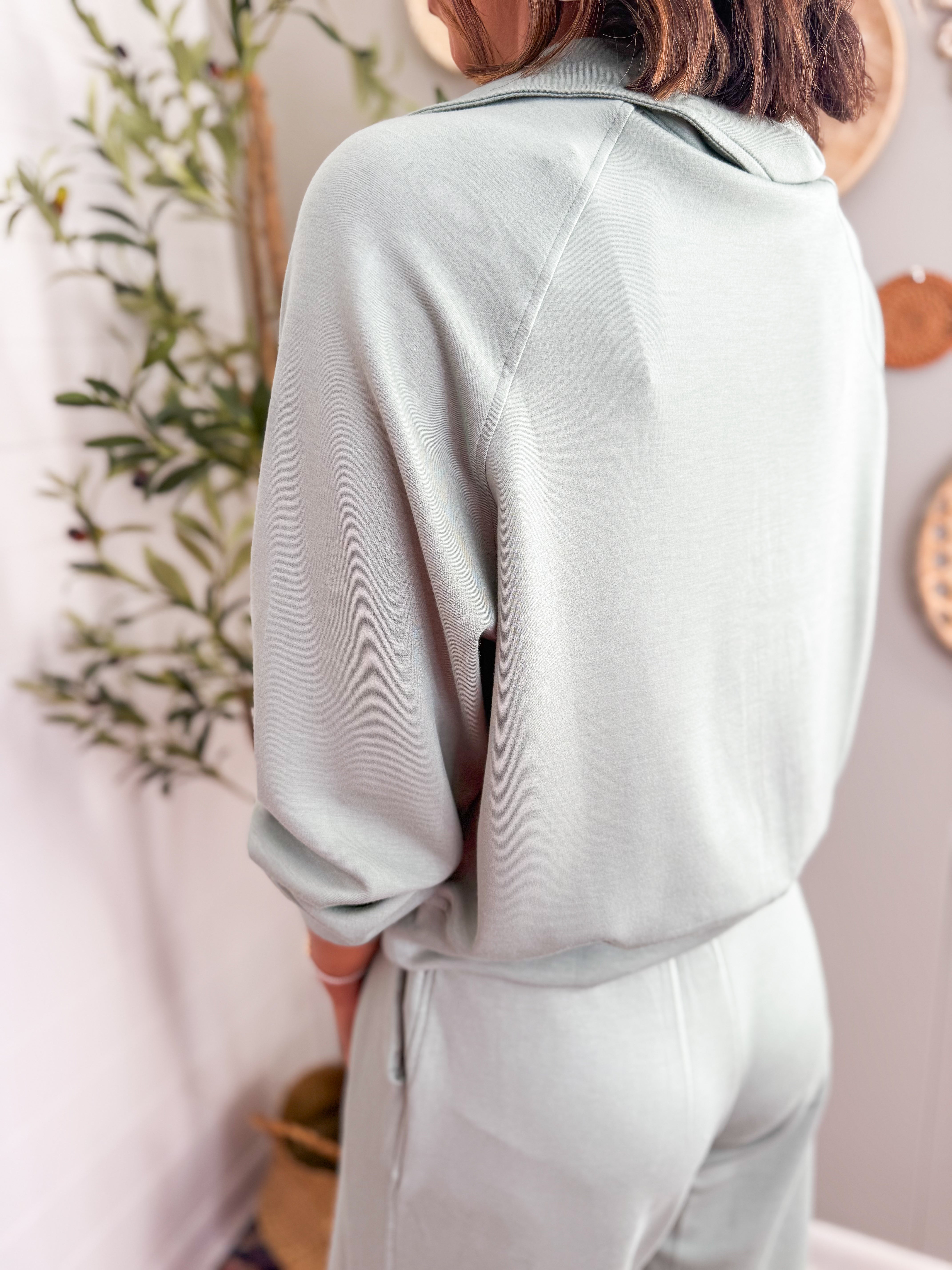 Half Zip Collared Knit Pull Over