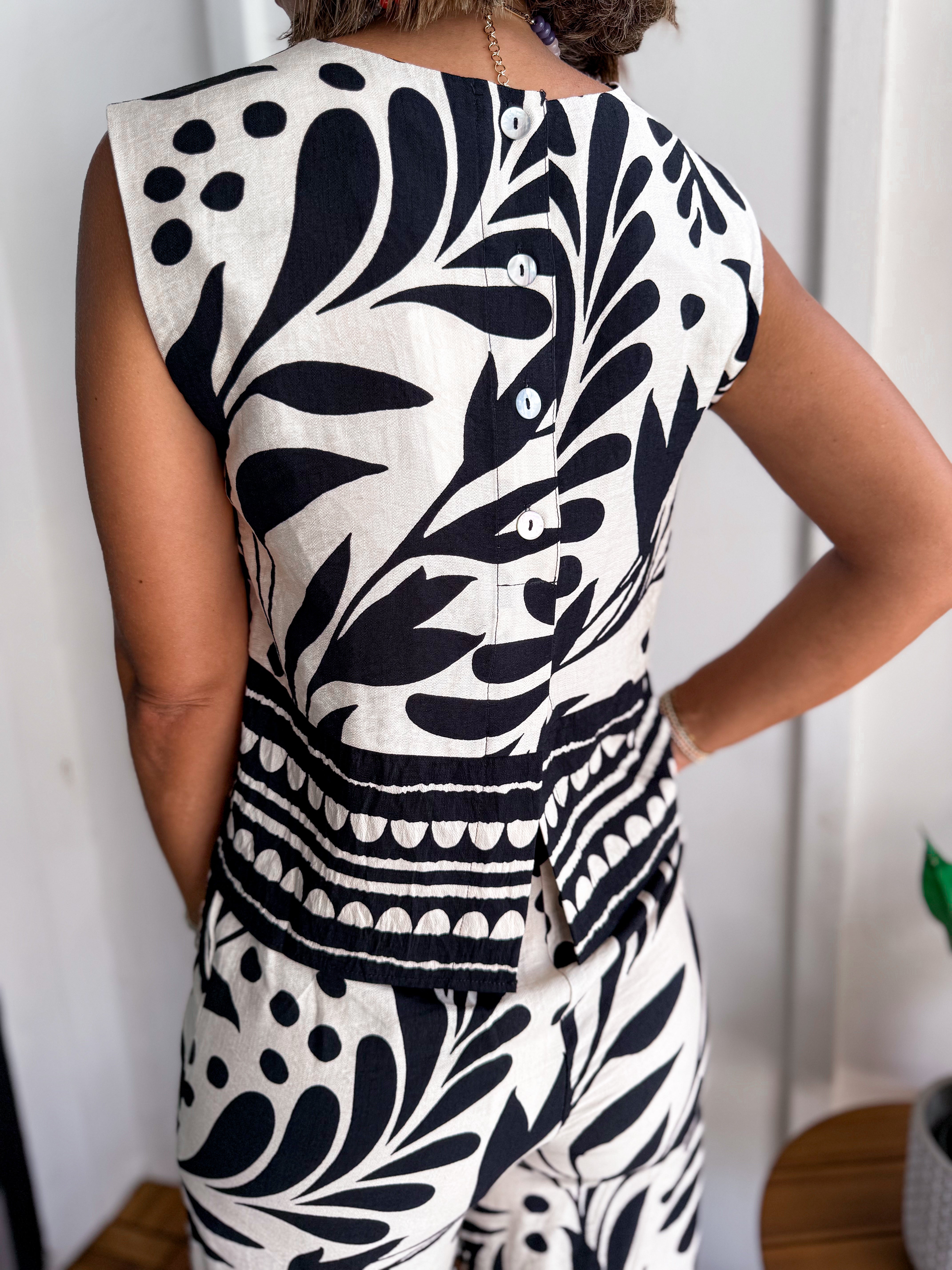 Skies Are Blue Sand Black Printed Sleeveless Top