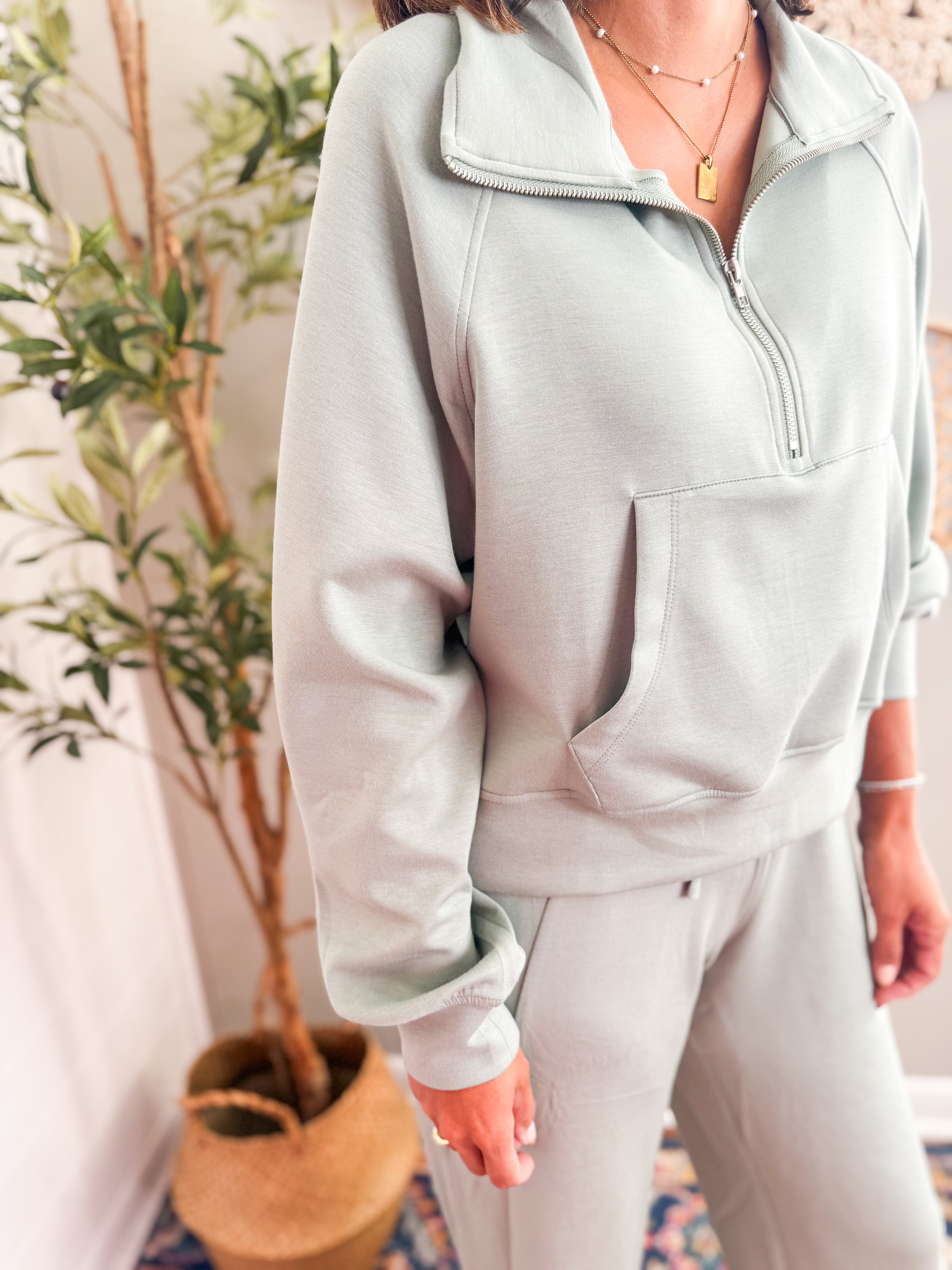 Half Zip Collared Knit Pull Over