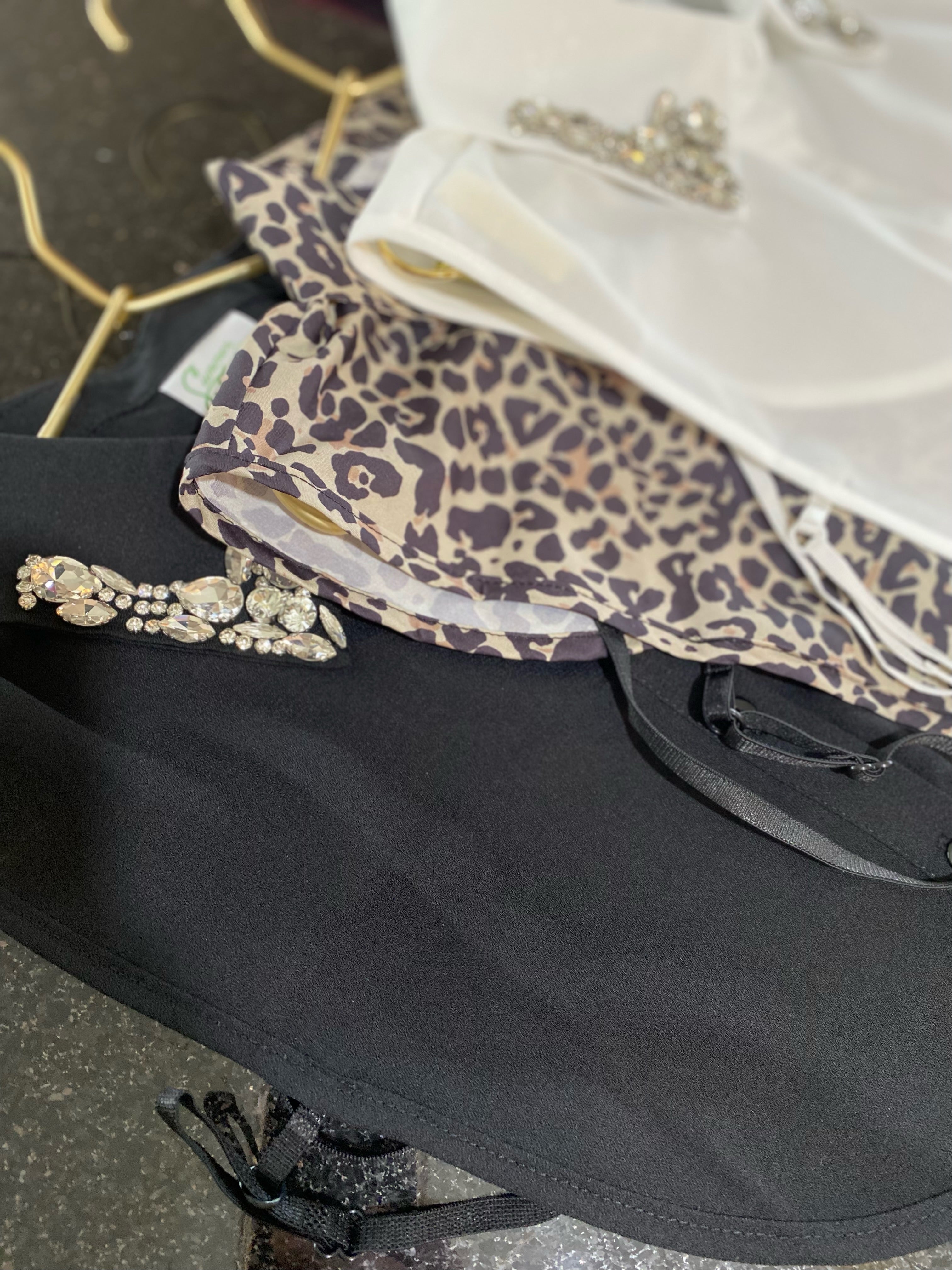 Summer Tees - Black collar with stones